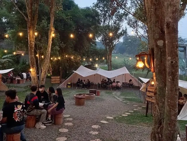 Cafe Hits di Bandung Untuk Healing Terdekat (2023) - Atanapi Coffee Camp