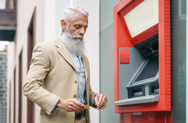 Jangan Panik, Ini Penyebab Kartu ATM Tertelan dan Cara Mengatasinya