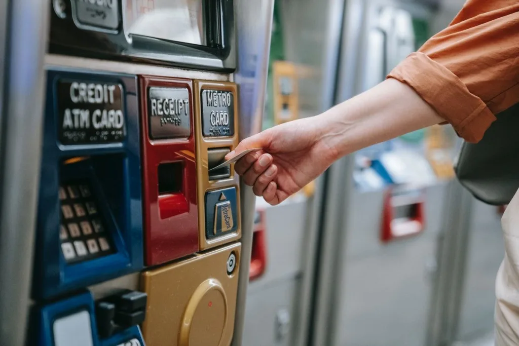 Cara Mengambil Uang di ATM LINE Bank, Mudah dan Praktis