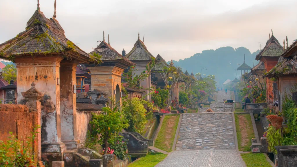 10 Tempat Wisata Menarik Buat Berlibur di Akhir Tahun 2024 -  Desa Penglipuran, Bali